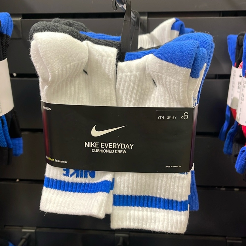 NIKE 
Training Crew Socks (6 Pairs)
Nike Everyday Cushioned - Picture 3 of 16